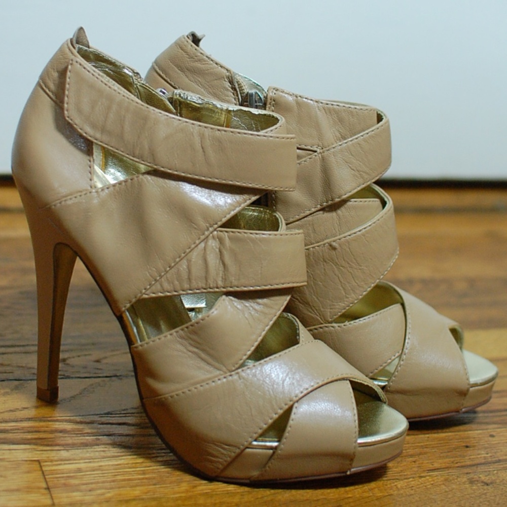 LIKE NEW Charles David Hendrick Strappy Heels